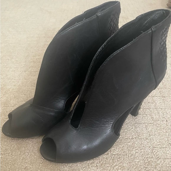 Elliott Lucca Alessandra Ankle Boot - Picture 3 of 8